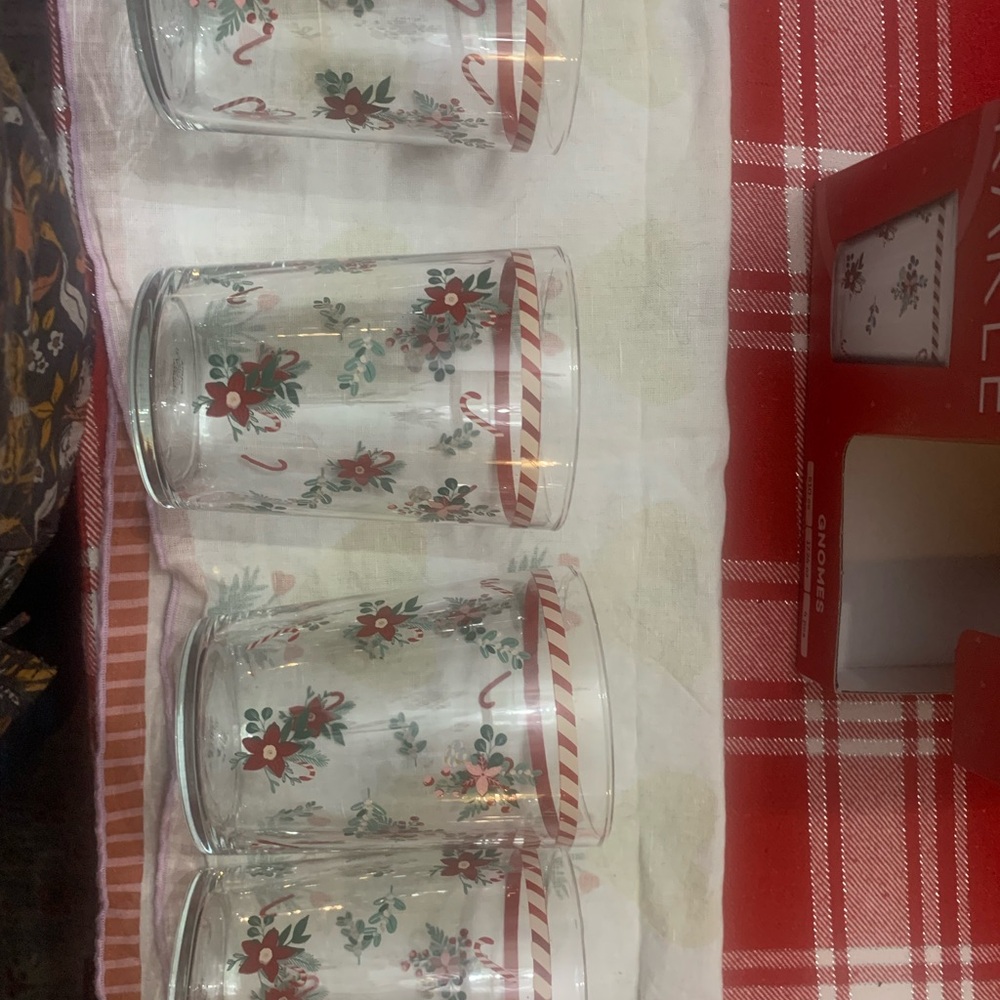 Festive Glass Set with Red and Green Floral Accents - Picture 3 of 6